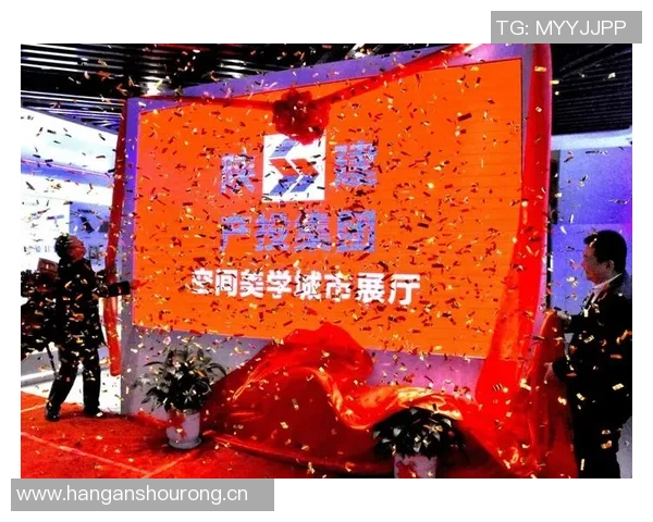 热烈欢迎足球明星莅临我们的城市与球迷们共享精彩时刻